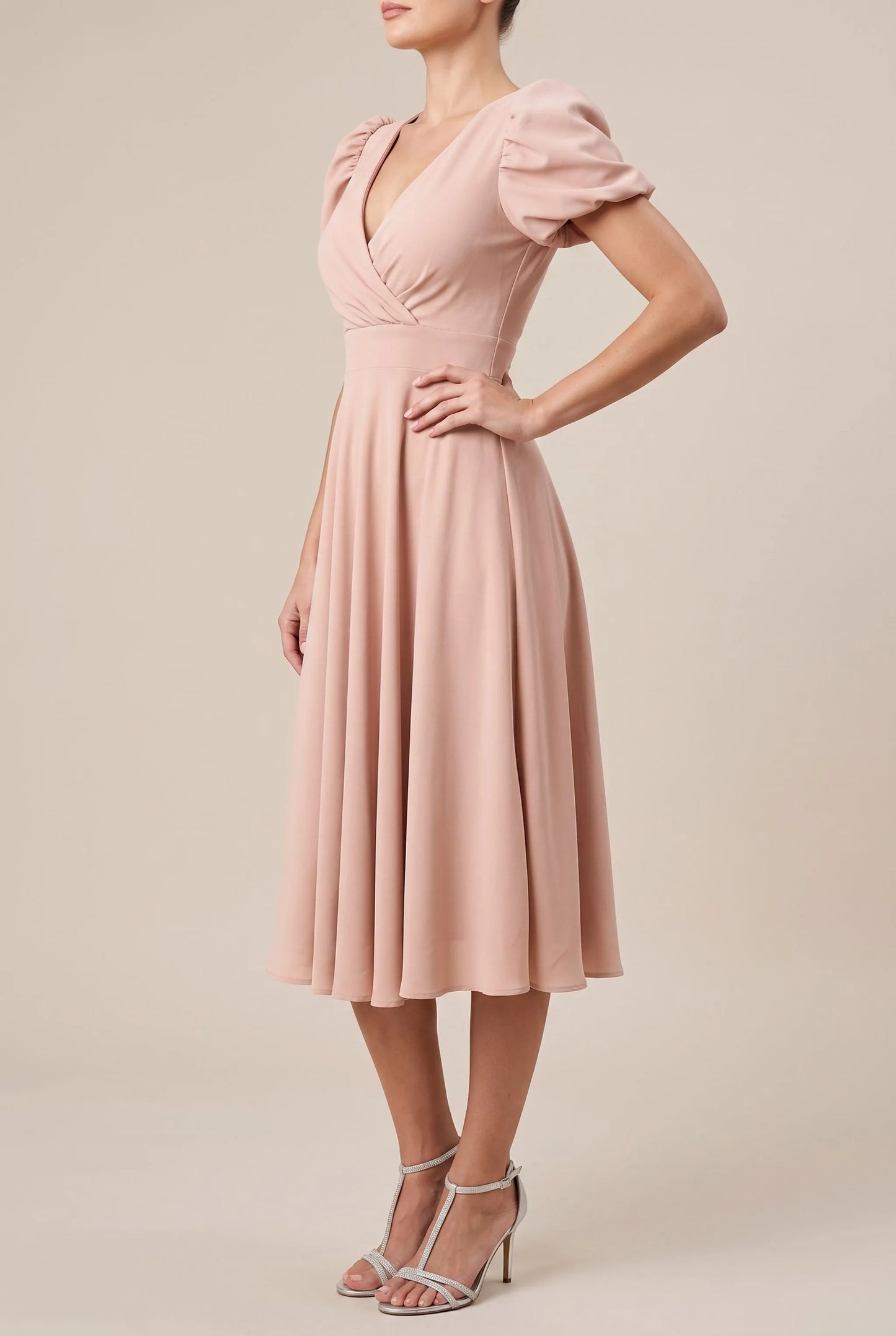 Amorette | Elegancka Sukienka Midi Z Kopertowym Dekoltem