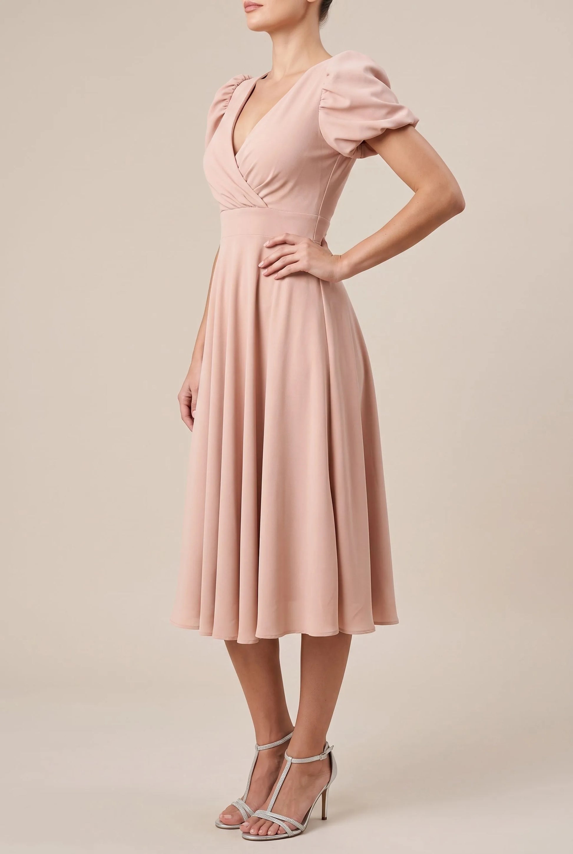 Amorette | Elegancka Sukienka Midi Z Kopertowym Dekoltem