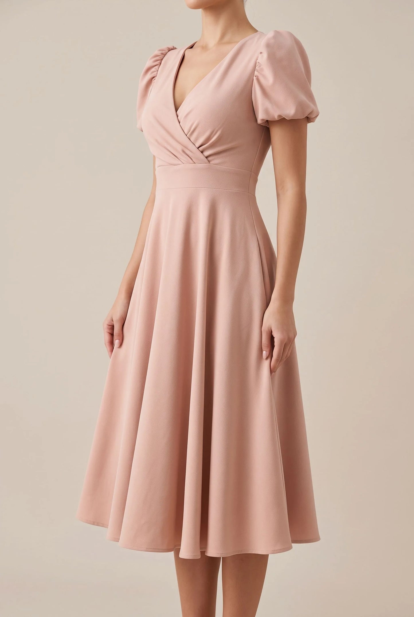 Amorette | Elegancka Sukienka Midi Z Kopertowym Dekoltem