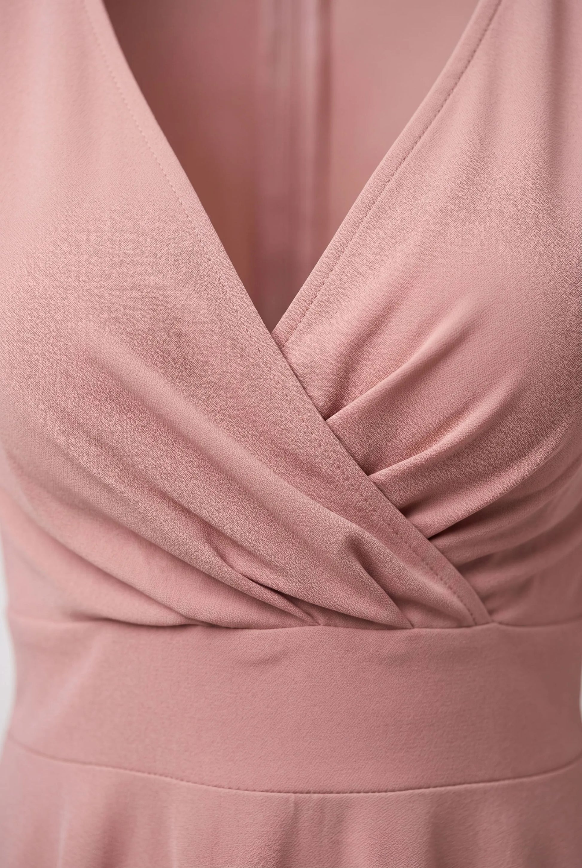 Amorette | Elegancka Sukienka Midi Z Kopertowym Dekoltem
