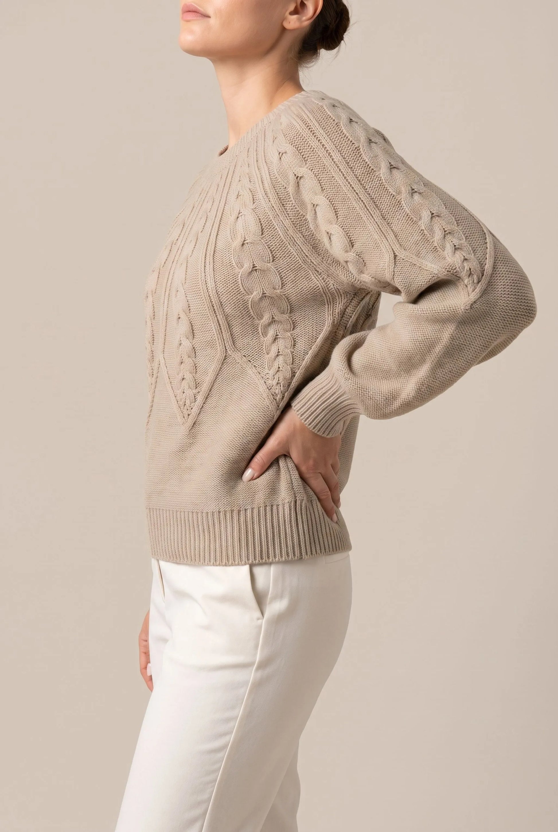 AuraKnit | Elegancki Sweter Damski Z Warkoczowym Splotem