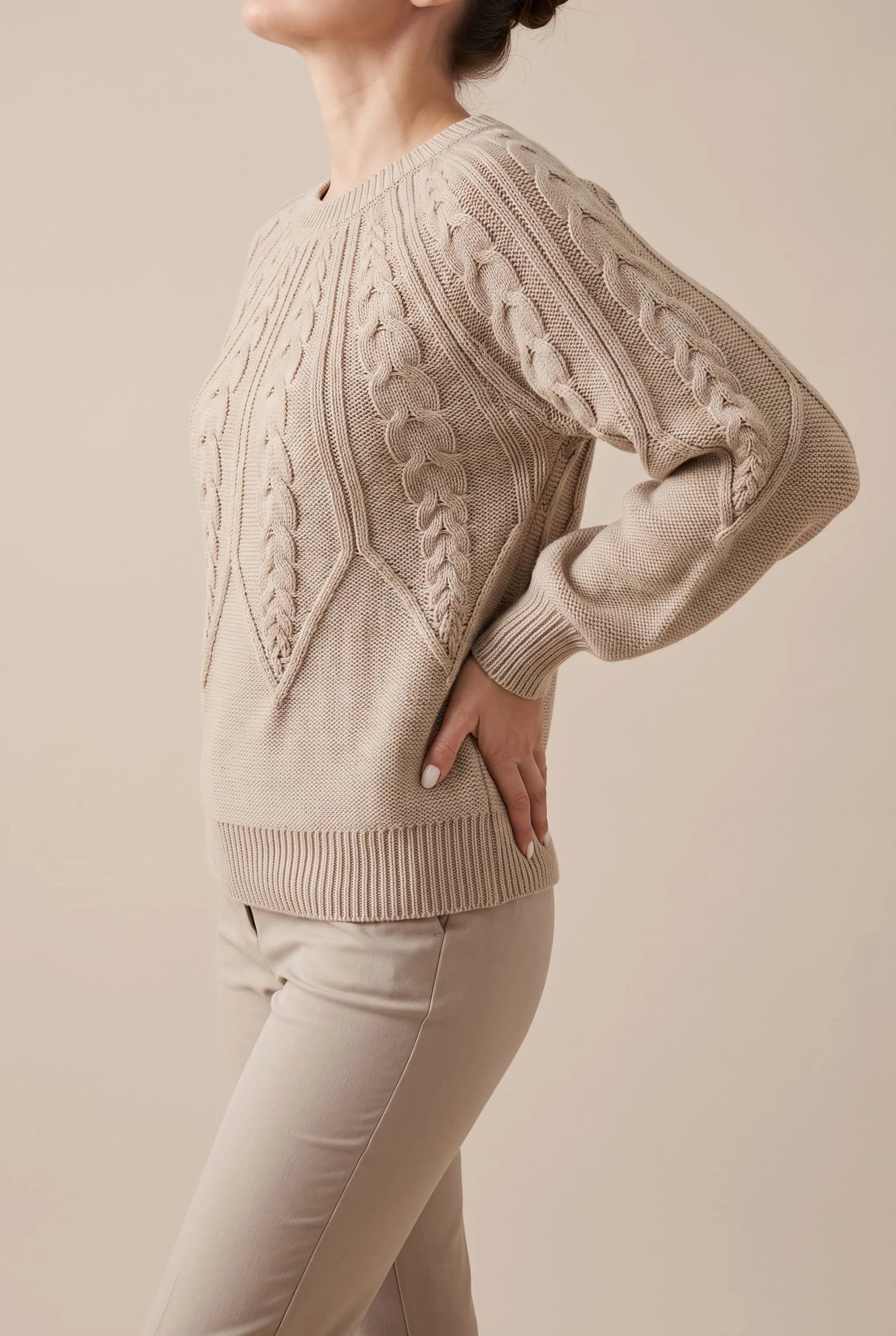 AuraKnit | Elegancki Sweter Damski Z Warkoczowym Splotem