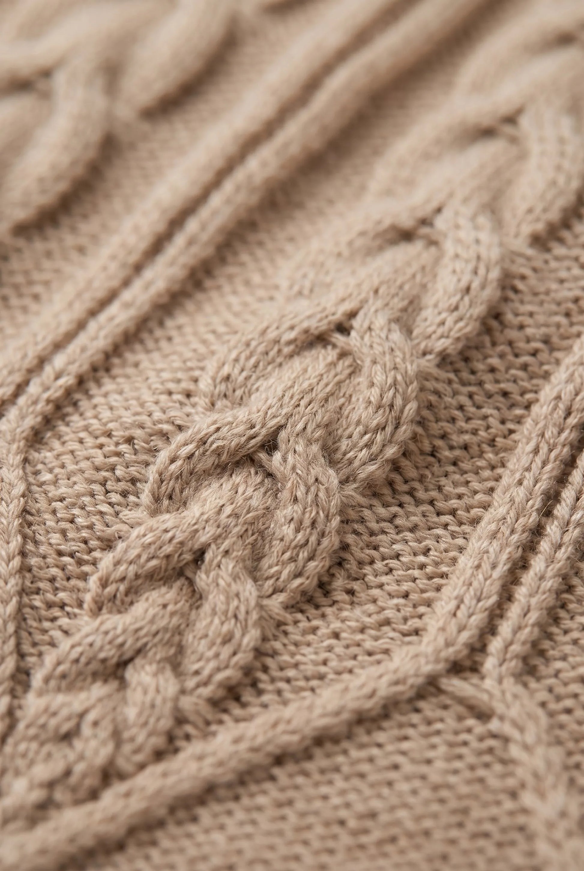 AuraKnit | Elegancki Sweter Damski Z Warkoczowym Splotem