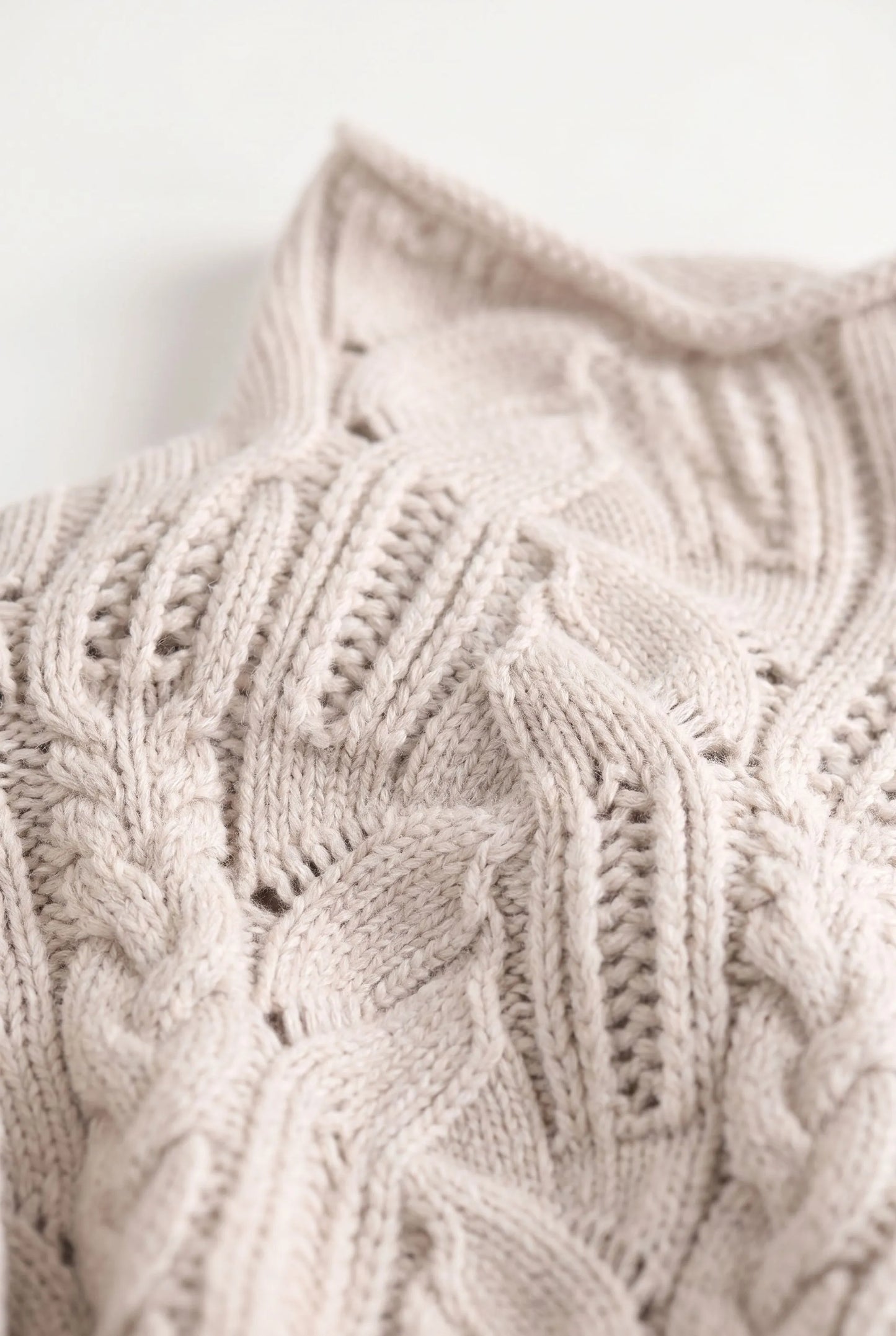 AuraWeave | Puszysty Sweter Damski Z Golfem