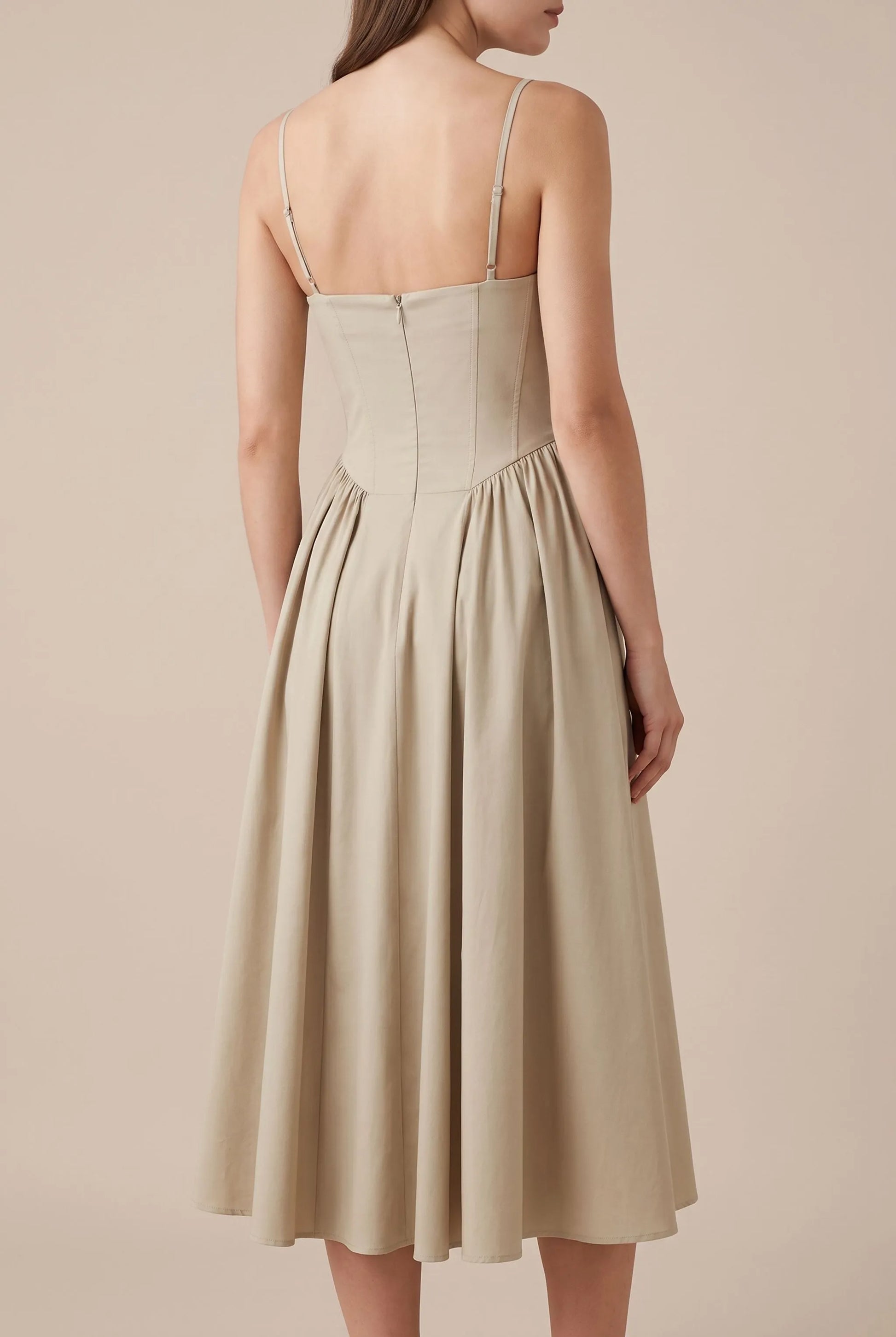Avenique | Elegancka Sukienka Gorsetowa Midi Na Cienkich Ramiączkach