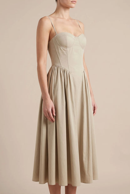 Avenique | Elegancka Sukienka Gorsetowa Midi Na Cienkich Ramiączkach