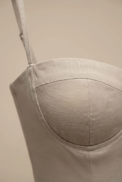 Avenique | Elegancka Sukienka Gorsetowa Midi Na Cienkich Ramiączkach