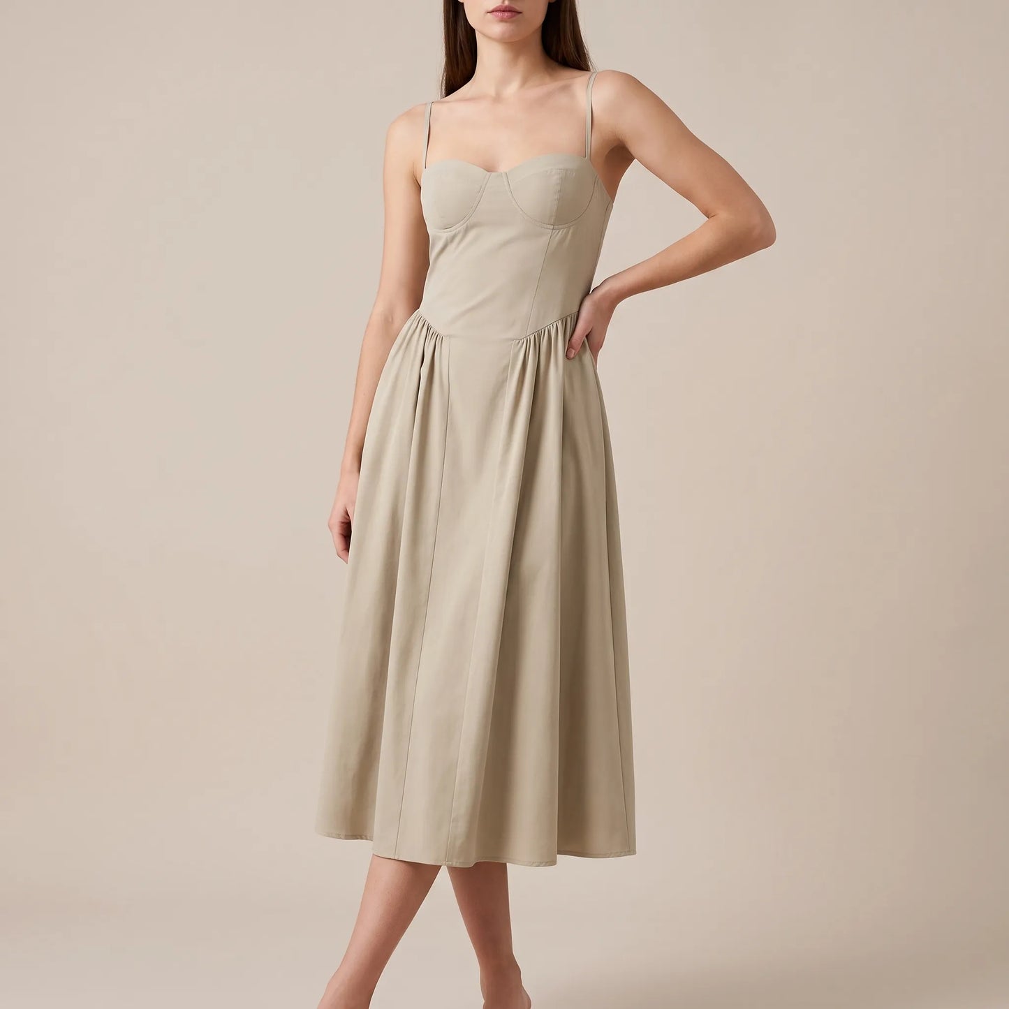 Avenique | Elegancka Sukienka Gorsetowa Midi Na Cienkich Ramiączkach