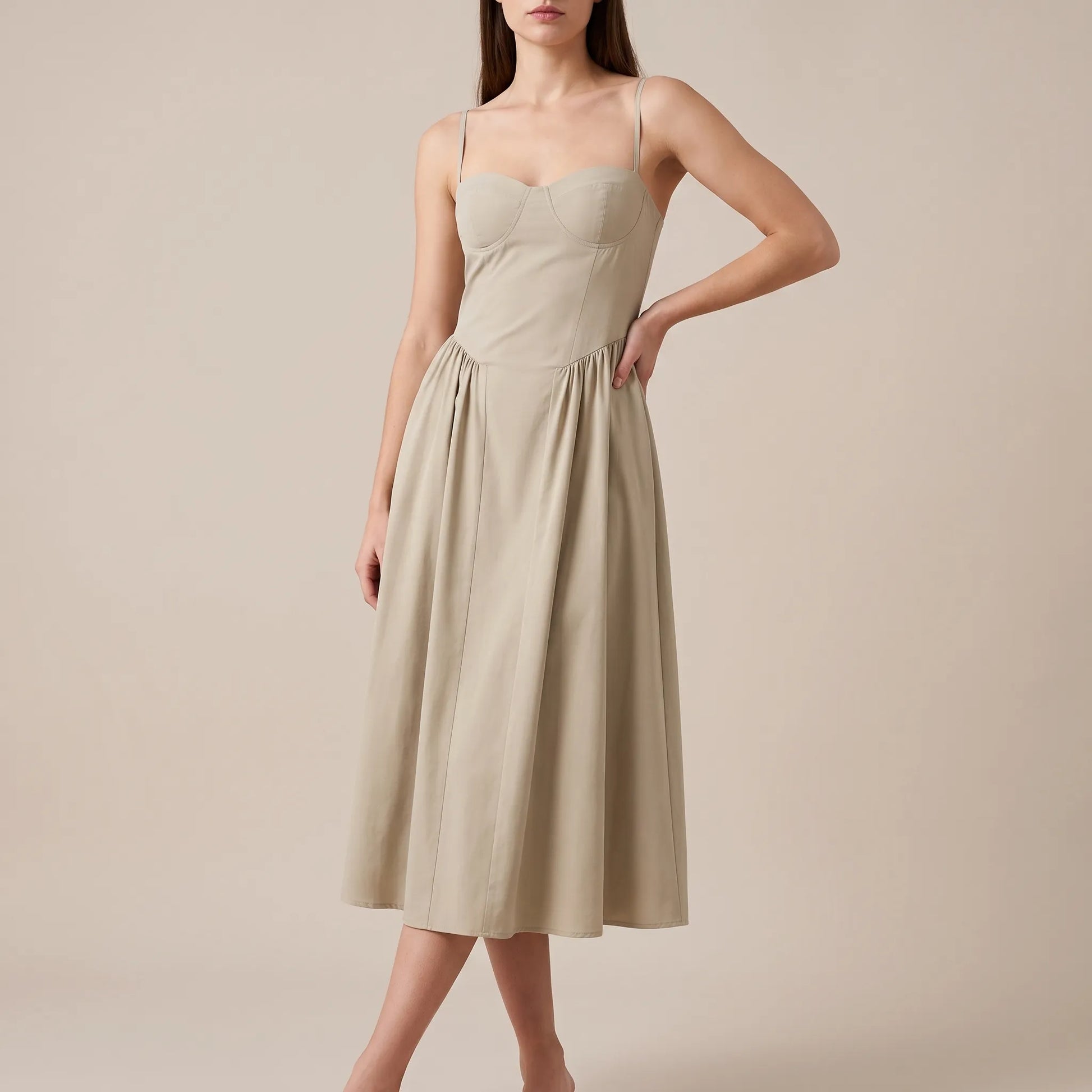 Avenique | Elegancka Sukienka Gorsetowa Midi Na Cienkich Ramiączkach