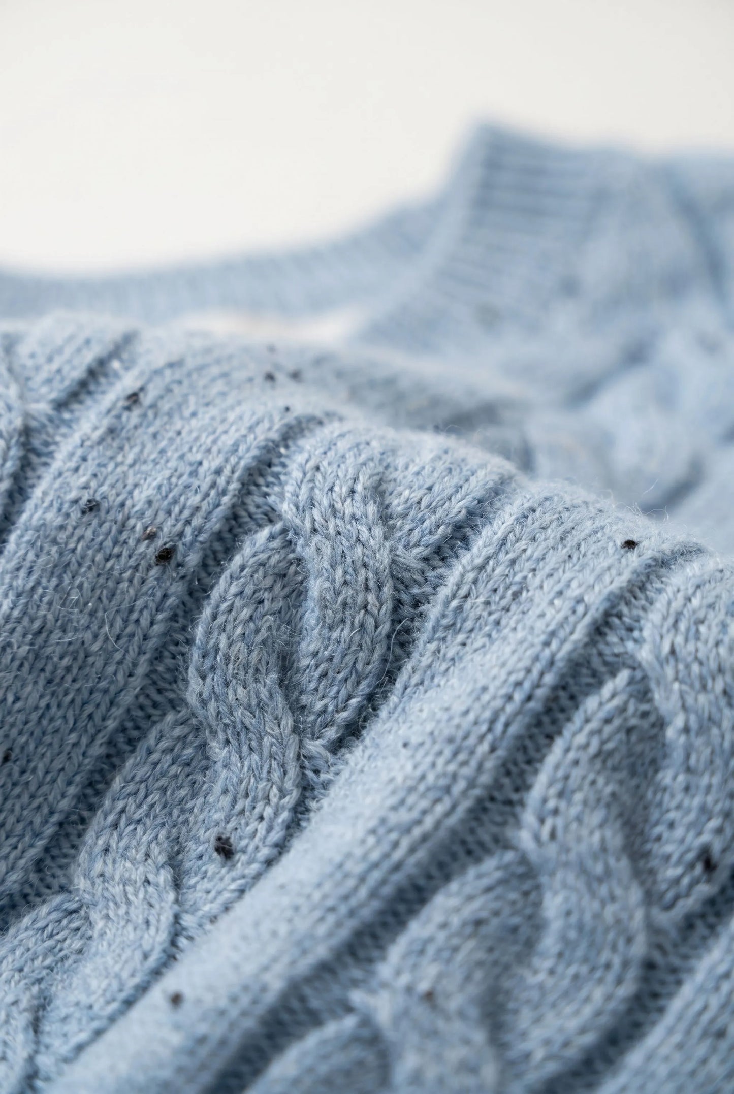Cablea | Damski Sweter Z Warkoczowym Splotem