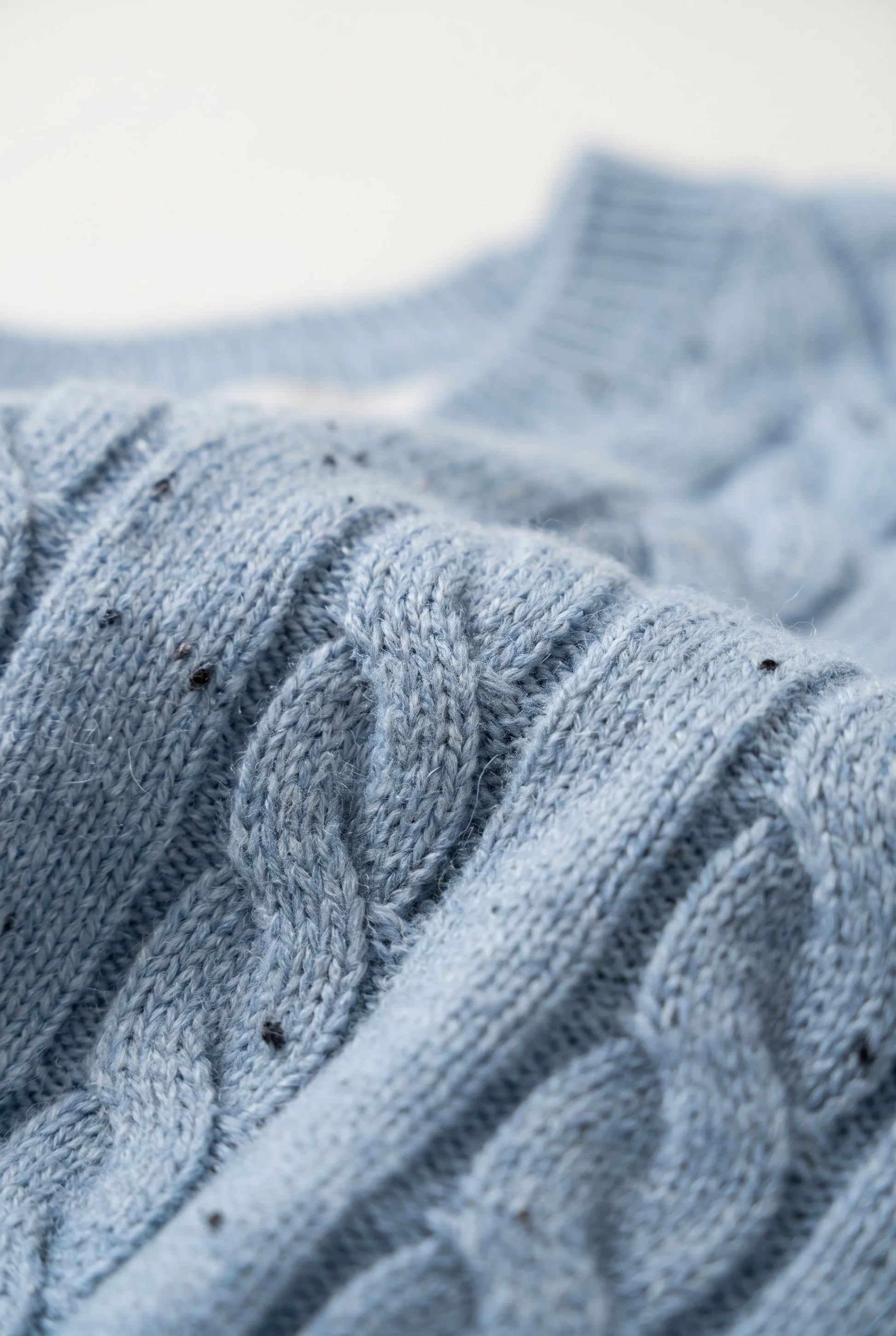 Cablea | Damski Sweter Z Warkoczowym Splotem