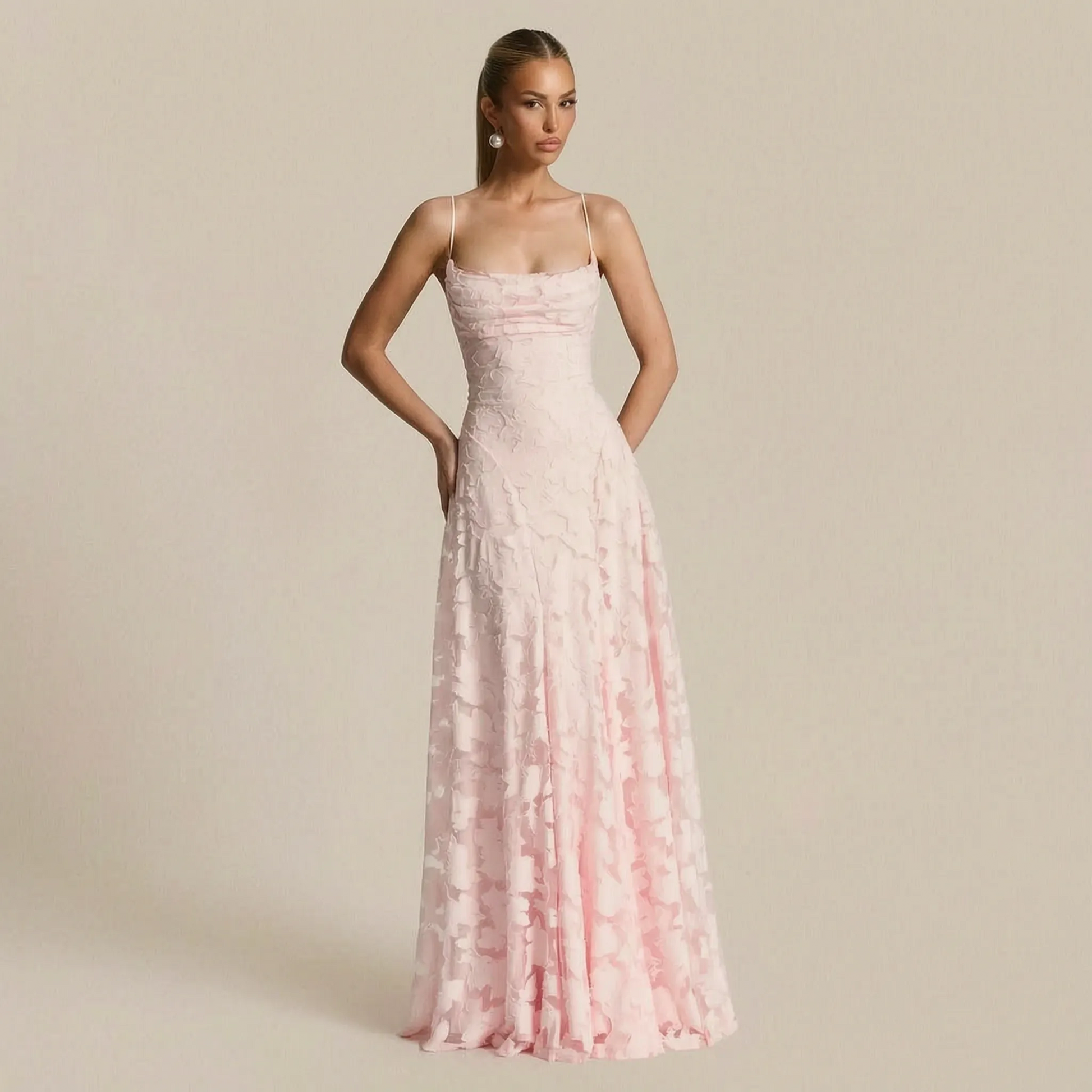 Floralia | Elegancka Sukienka Maxi Na Cienkich Ramiączkach
