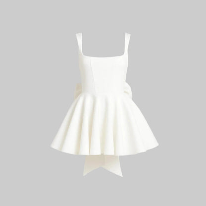 Amyra | Sukienka – figlarna elegancja