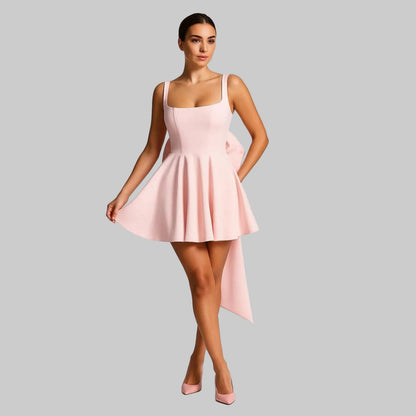 Amyra | Sukienka – figlarna elegancja