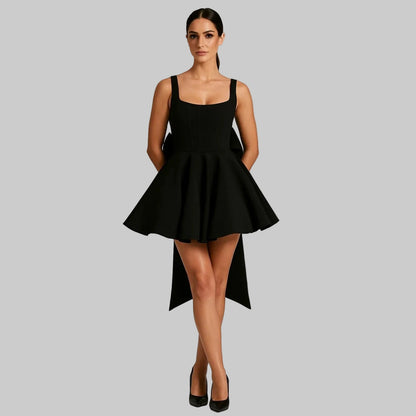 Amyra | Sukienka – figlarna elegancja