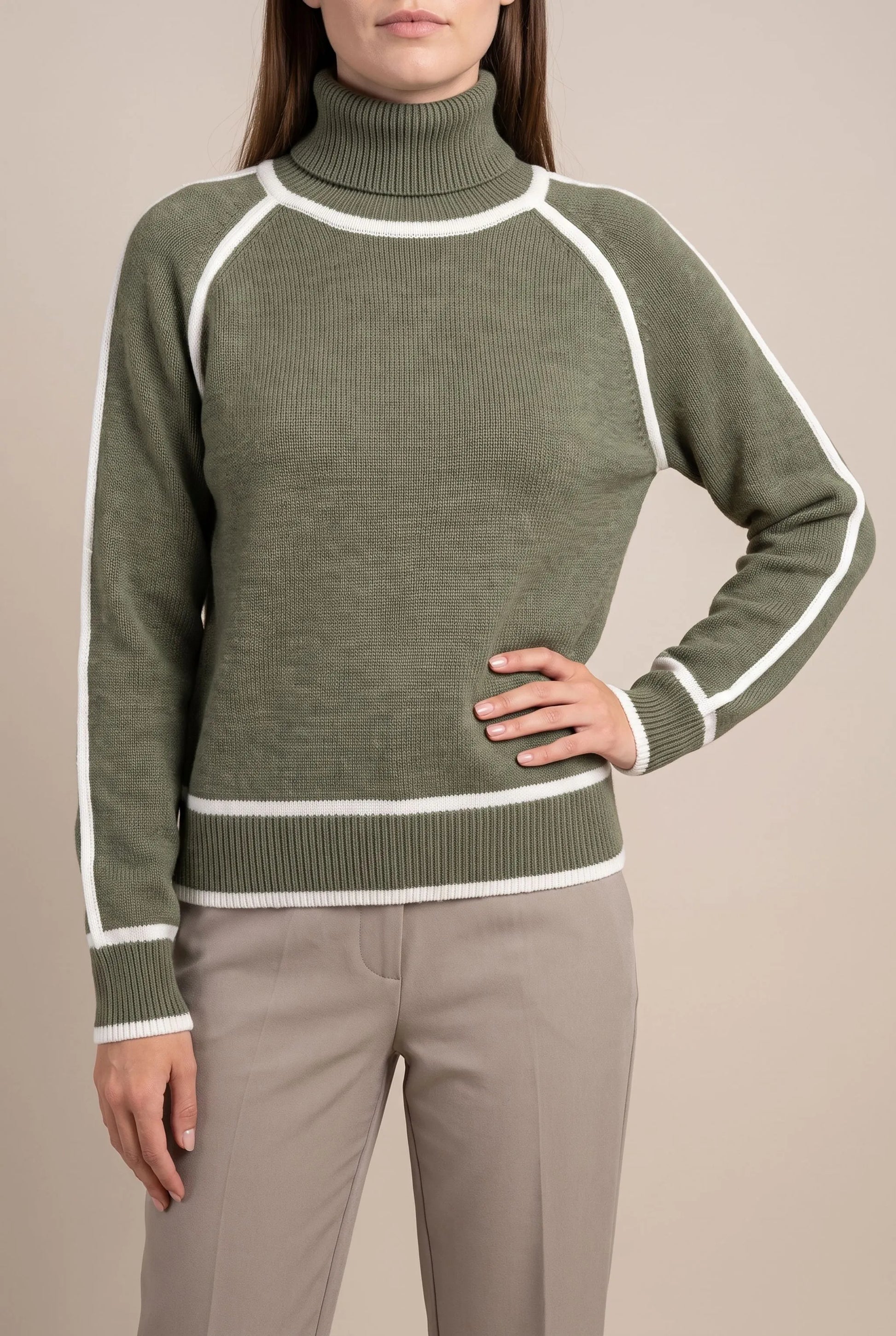 Moden | Elegancki Golf Damski Z Kontrastową Lamówką