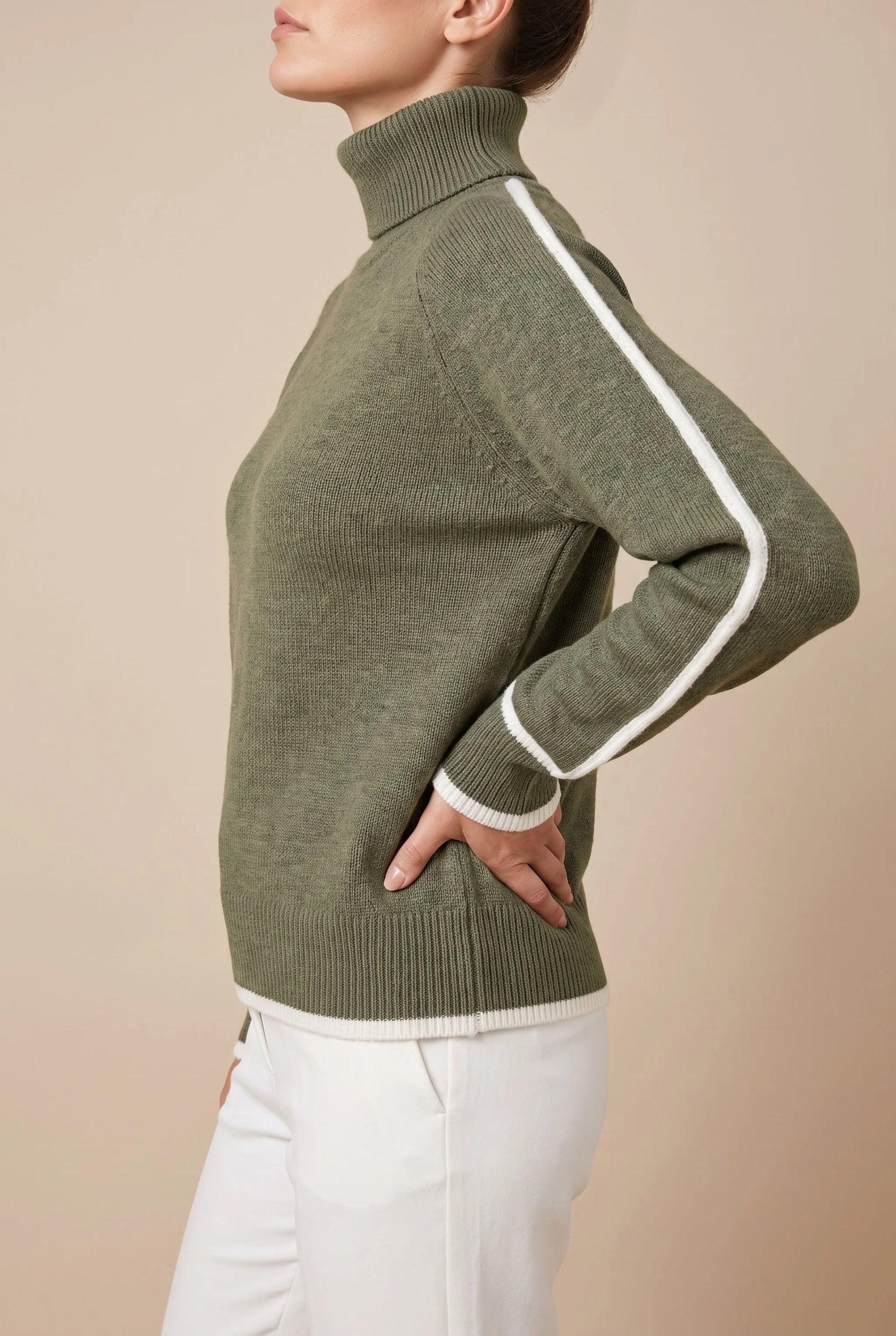 Moden | Elegancki Golf Damski Z Kontrastową Lamówką