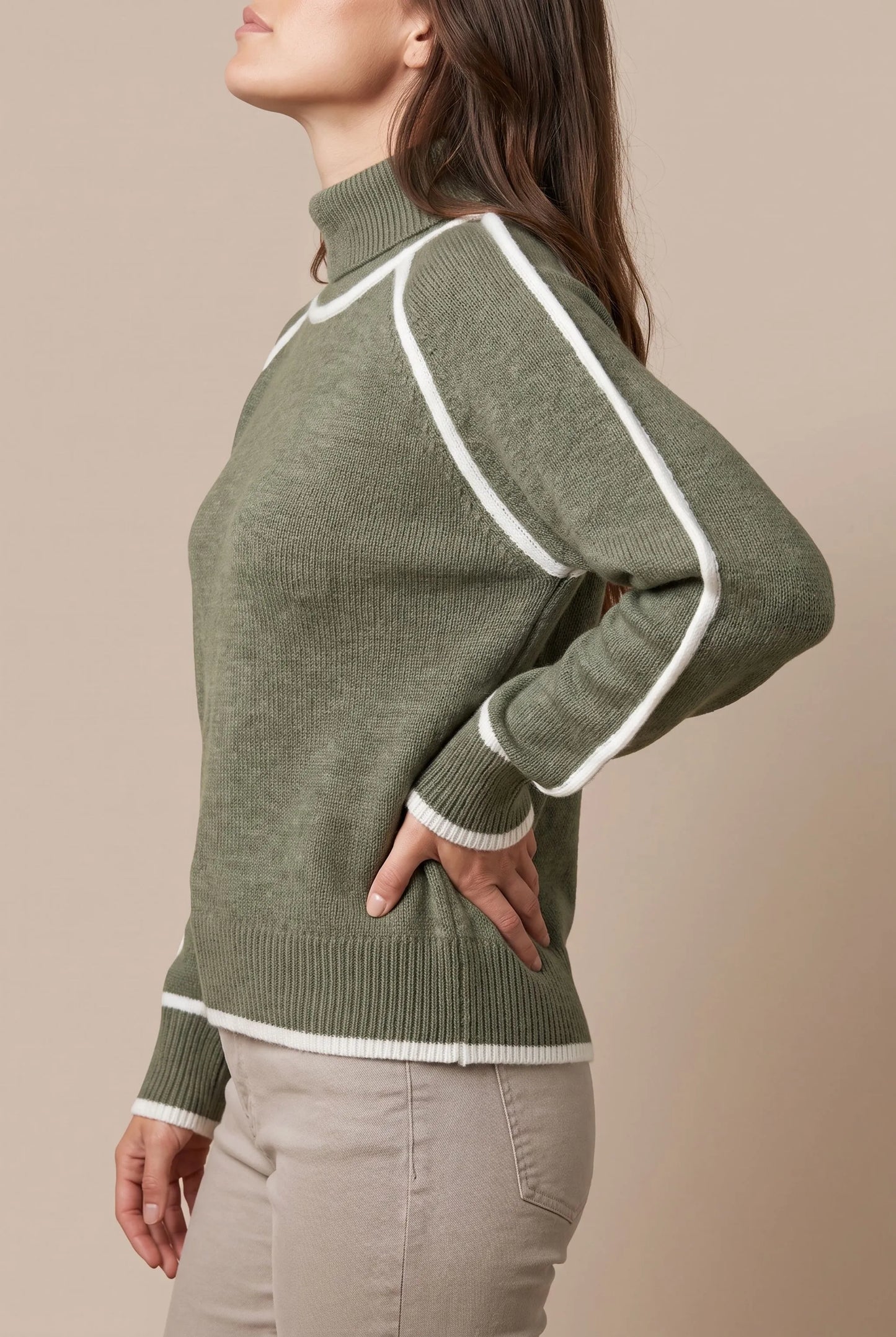 Moden | Elegancki Golf Damski Z Kontrastową Lamówką
