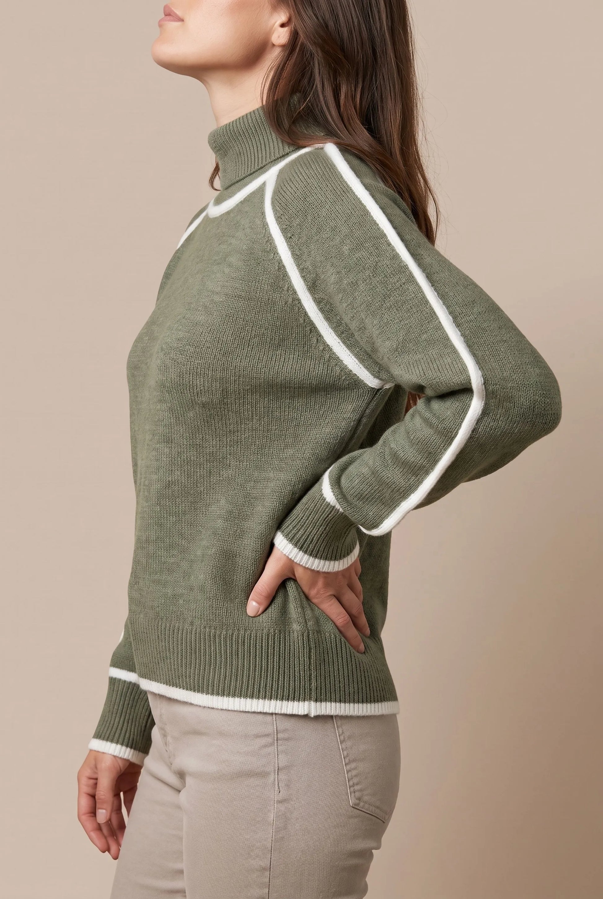 Moden | Elegancki Golf Damski Z Kontrastową Lamówką