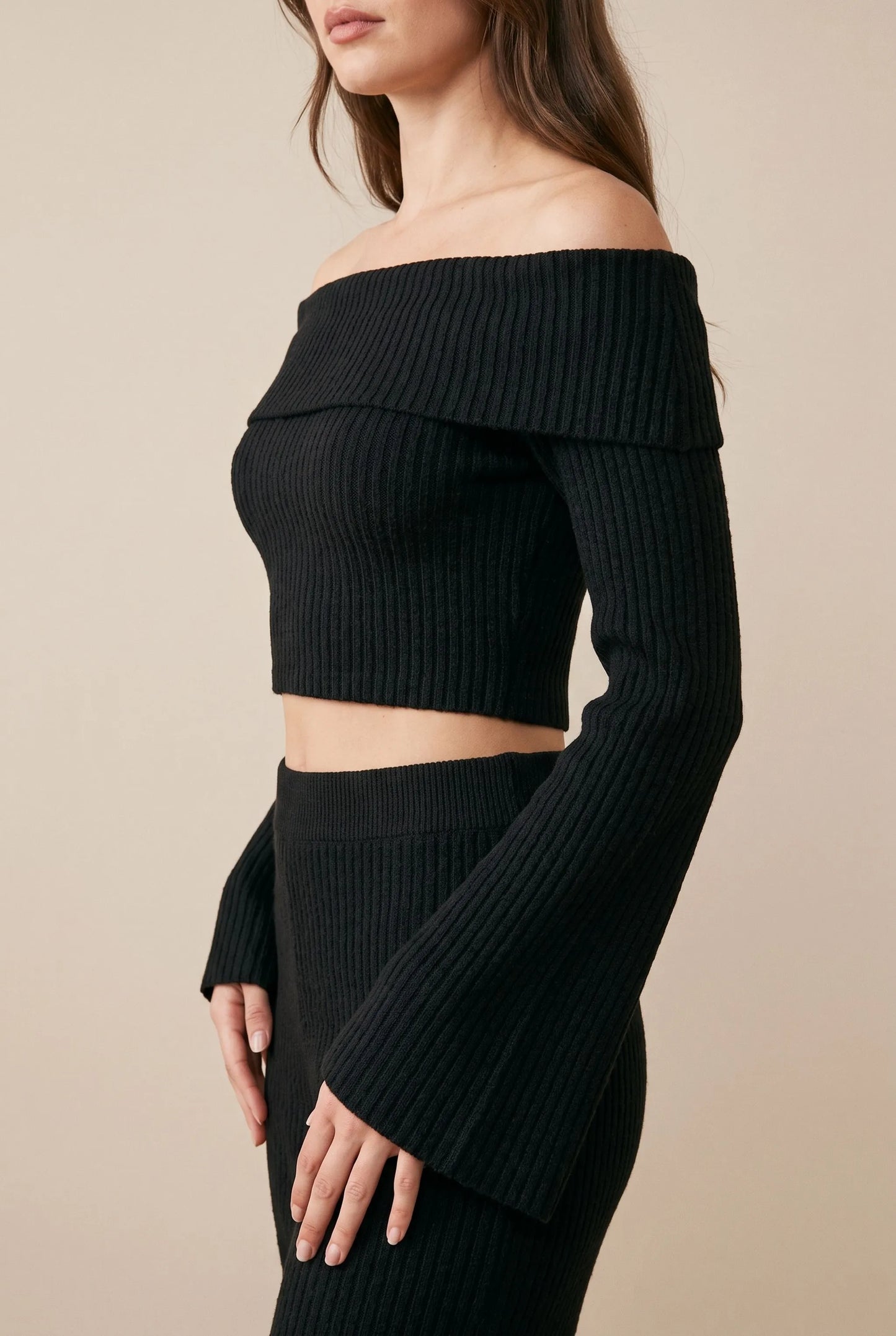 Valenza | Prążkowany Krótki Top Z Odkrytymi Ramionami