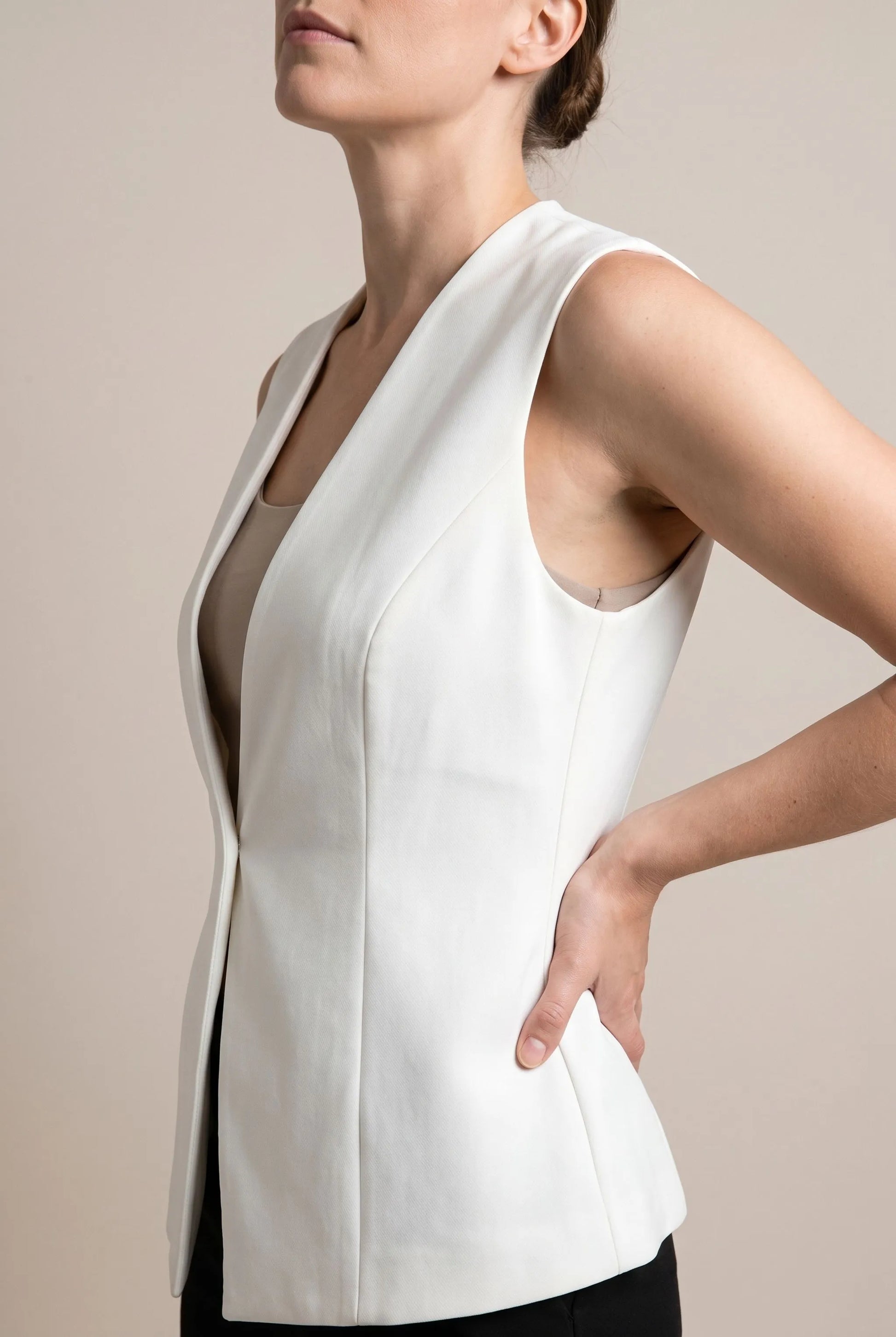 Vestira | Elegancka Taliowana Kamizelka Damska Do Stylizacji Biurowych