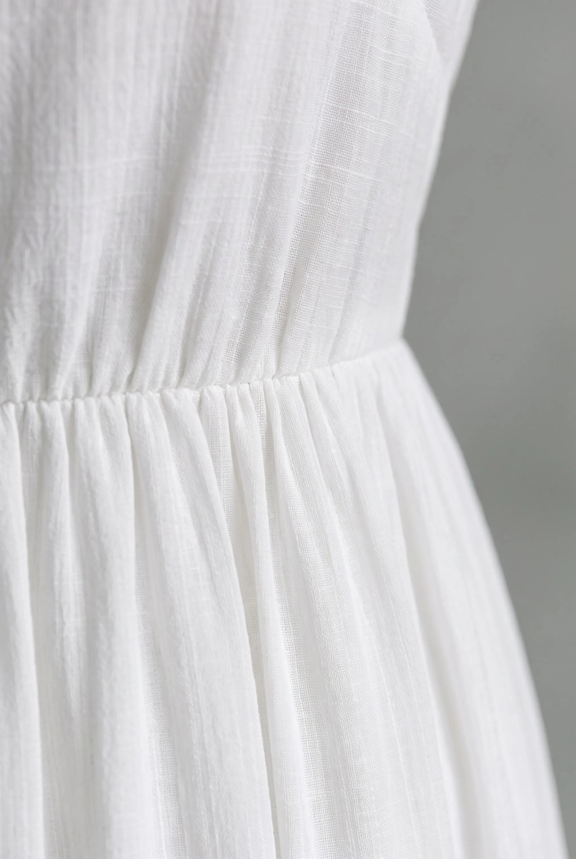 Viento | Minimalistyczna Biała Sukienka Maxi Z Długim Rękawem